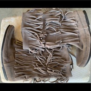 Minnetonka Fringe Gray Boots